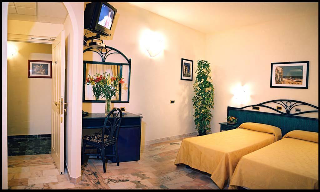 Chambre Double Supérieure avec Vue Partielle sur la Mer